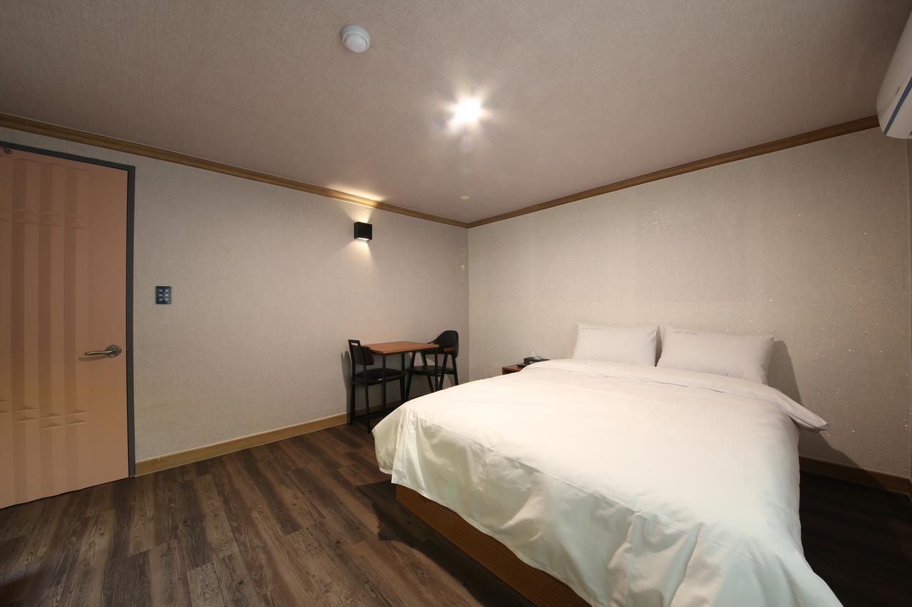 Art Hotel Gumi Exterior foto